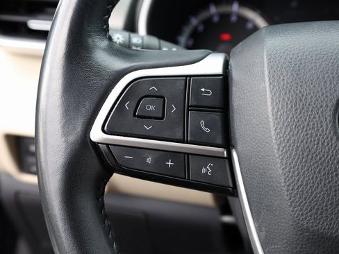 Used 2023 Toyota Highlander XLE image 33