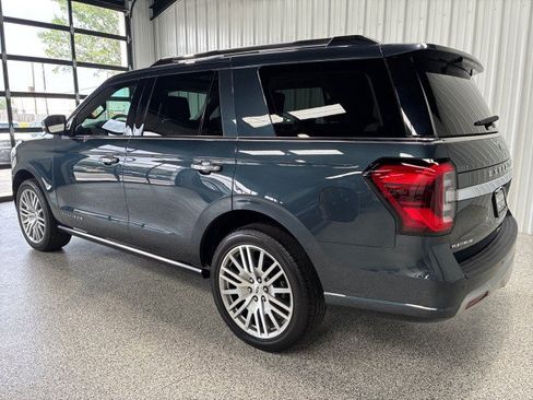Used 2023 Ford Expedition Platinum AWD/4WD image 2