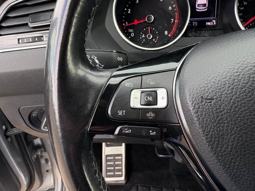 Used 2020 Volkswagen Tiguan SE R-Line FWD image 16