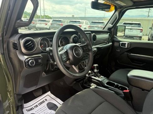 Used 2023 Jeep Gladiator Sport AWD/4WD image 3