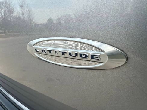 Used 2017 Jeep Compass Latitude image 33