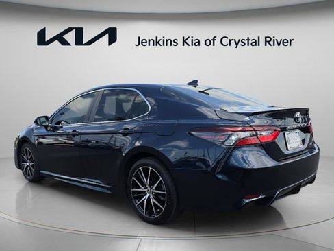 Used 2021 Toyota Camry SE image 11