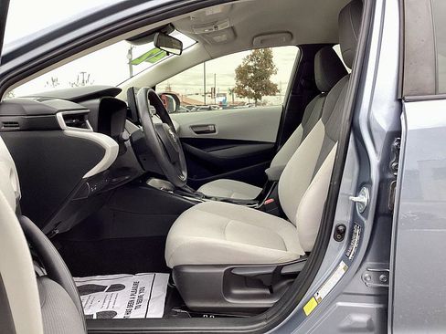 Used 2022 Toyota Corolla LE image 9
