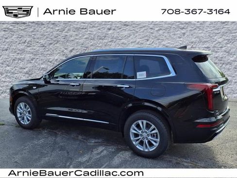 New 2025 Cadillac XT6 Luxury image 8