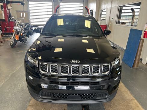 Used 2024 Jeep Compass Latitude w/ Convenience Group AWD/4WD image 13