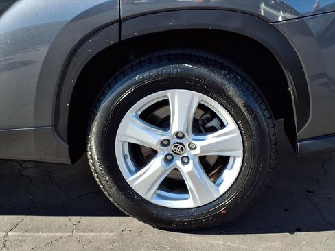 Certified 2023 Toyota Highlander LE image 4