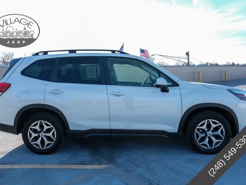 Used 2024 Subaru Forester Premium AWD/4WD image 3
