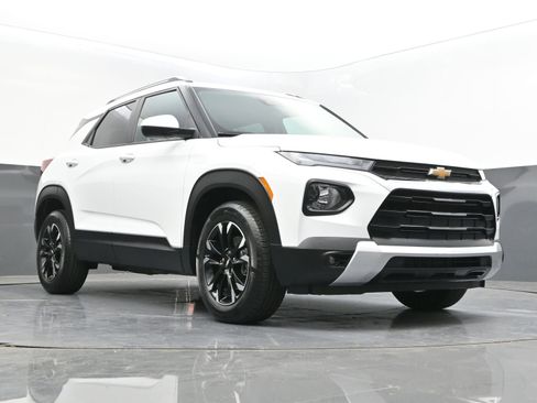 Used 2023 Chevrolet TrailBlazer LT FWD image 42