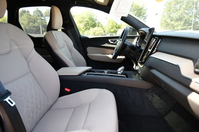 Used 2026 Volvo XC60 B5 Plus AWD/4WD image 22