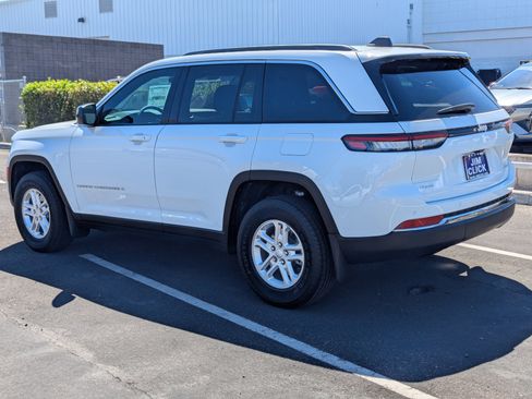 New 2025 Jeep Grand Cherokee Laredo w/ Luxury Tech Group I image 4