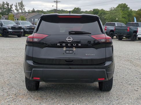 Used 2024 Nissan Rogue SV AWD/4WD image 9