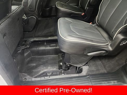 Used 2026 Chrysler Pacifica Limited image 27