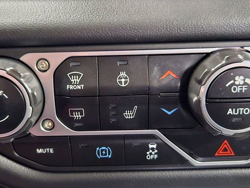 Used 2024 Jeep Wrangler Unlimited Sahara image 24