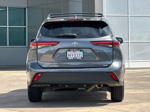 Used 2023 Toyota Highlander XLE FWD image 5