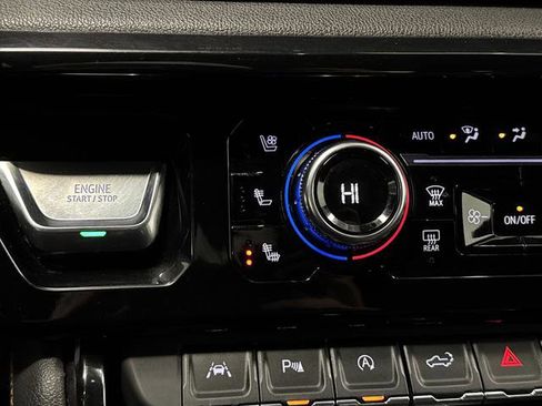 Used 2024 GMC Sierra 1500 AT4 w/ Technology Package image 7