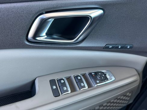 New 2026 Kia Carnival EX FWD image 11