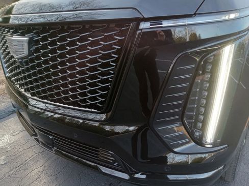 Used 2026 Cadillac Escalade Platinum Sport w/ LPO, ONYX Package image 7