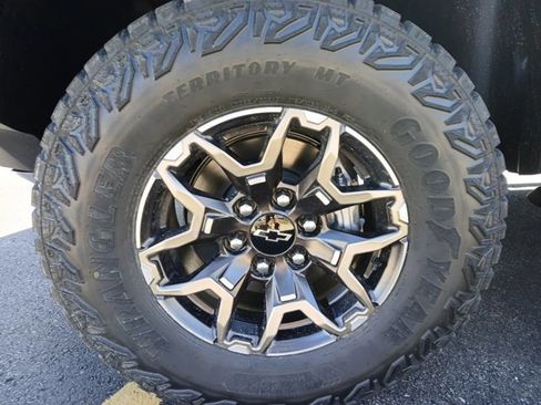 New 2026 Chevrolet Colorado ZR2 w/ Technology Package AWD/4WD image 27