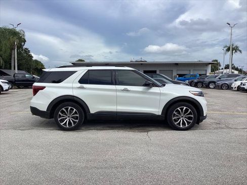 Used 2022 Ford Explorer ST-Line w/ Class IV Trailer Tow Package RWD image 9