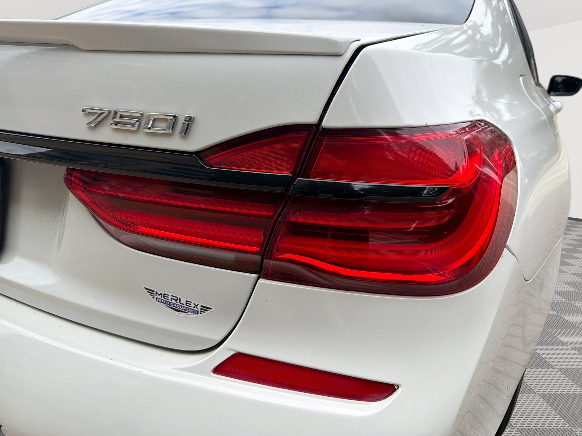Used 2018 BMW 750i w/ Executive Package RWD image 46