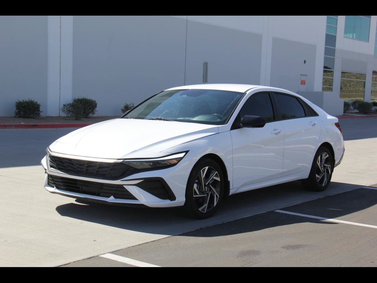 Used 2025 Hyundai Elantra Sport FWD image 1