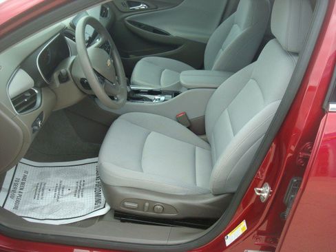 Used 2025 Chevrolet Malibu LT FWD image 14