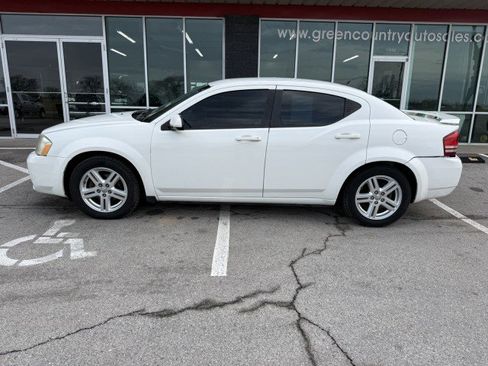 Used 2010 Dodge Avenger R/T image 5