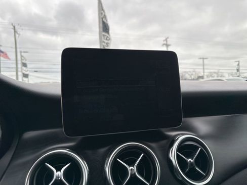 Used 2018 Mercedes-Benz GLA 250 4MATIC image 51