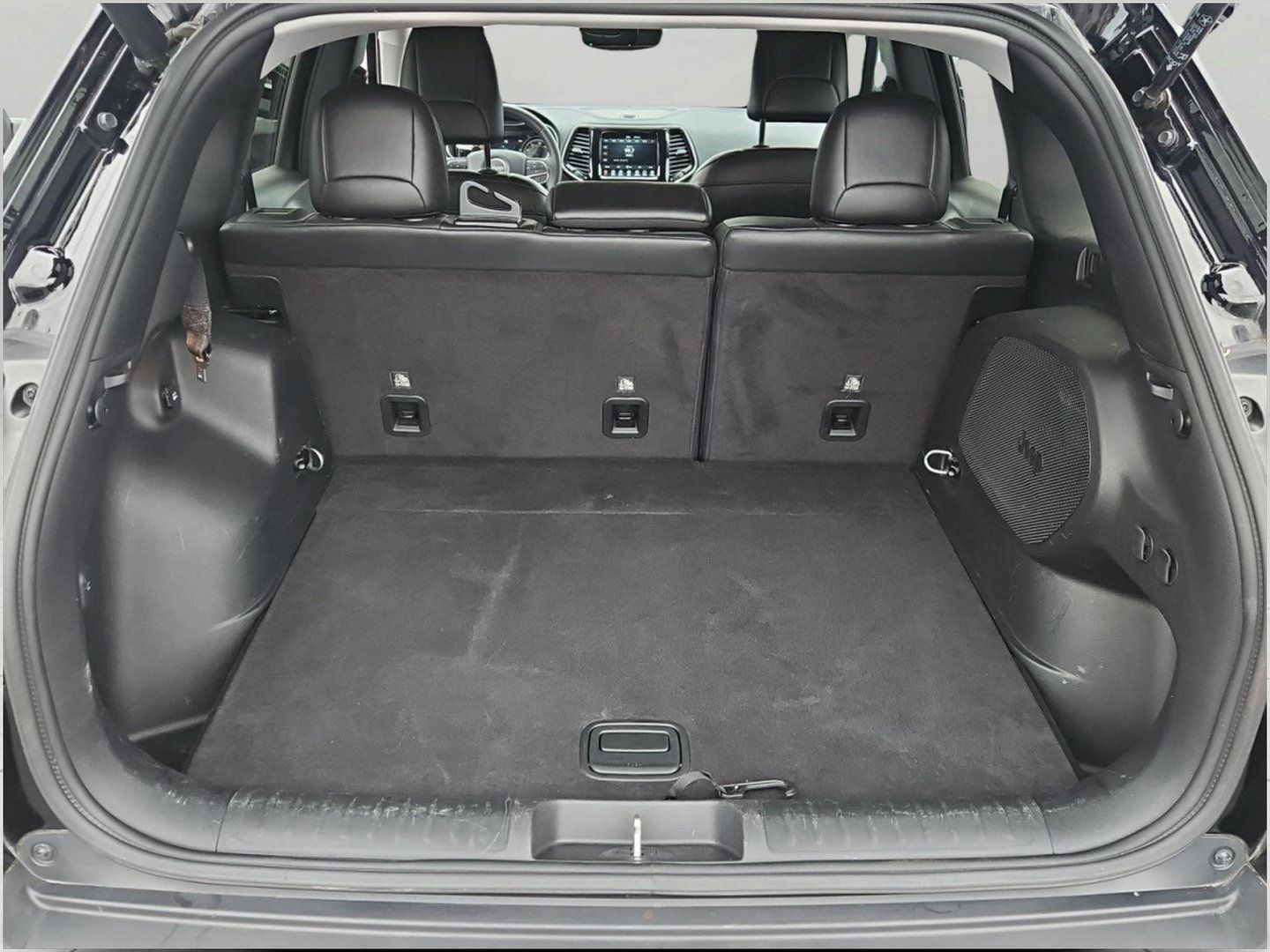 Used 2019 Jeep Cherokee Limited AWD/4WD image 27