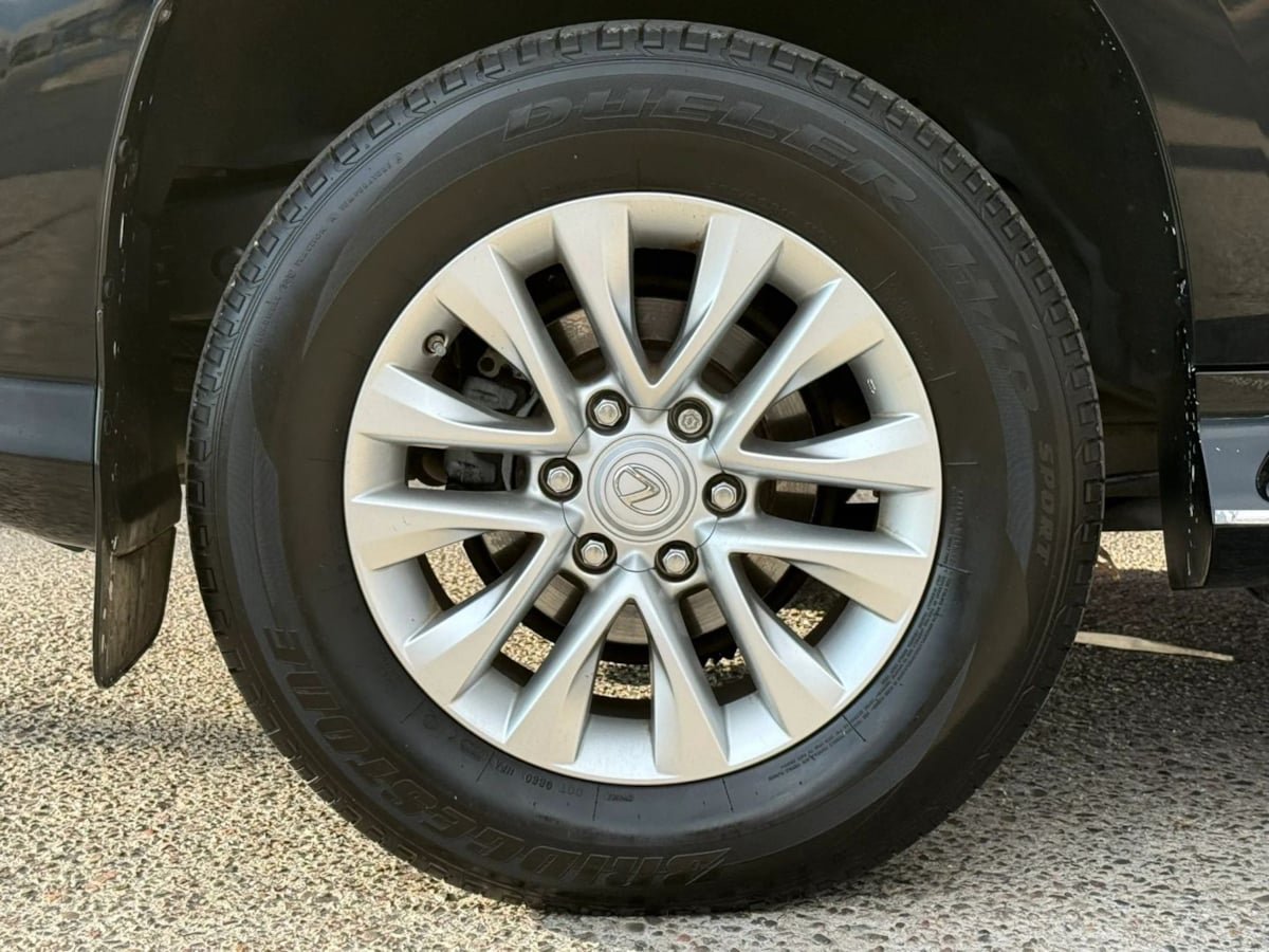 Used 2014 Lexus GX 460 w/ Premium Package AWD/4WD image 26