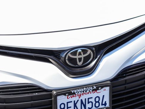 Used 2020 Toyota Camry LE FWD image 13