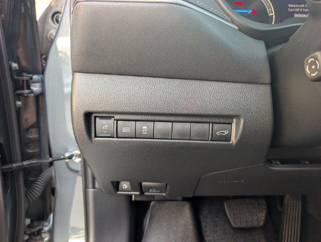 Used 2024 Toyota Venza XLE AWD/4WD image 11