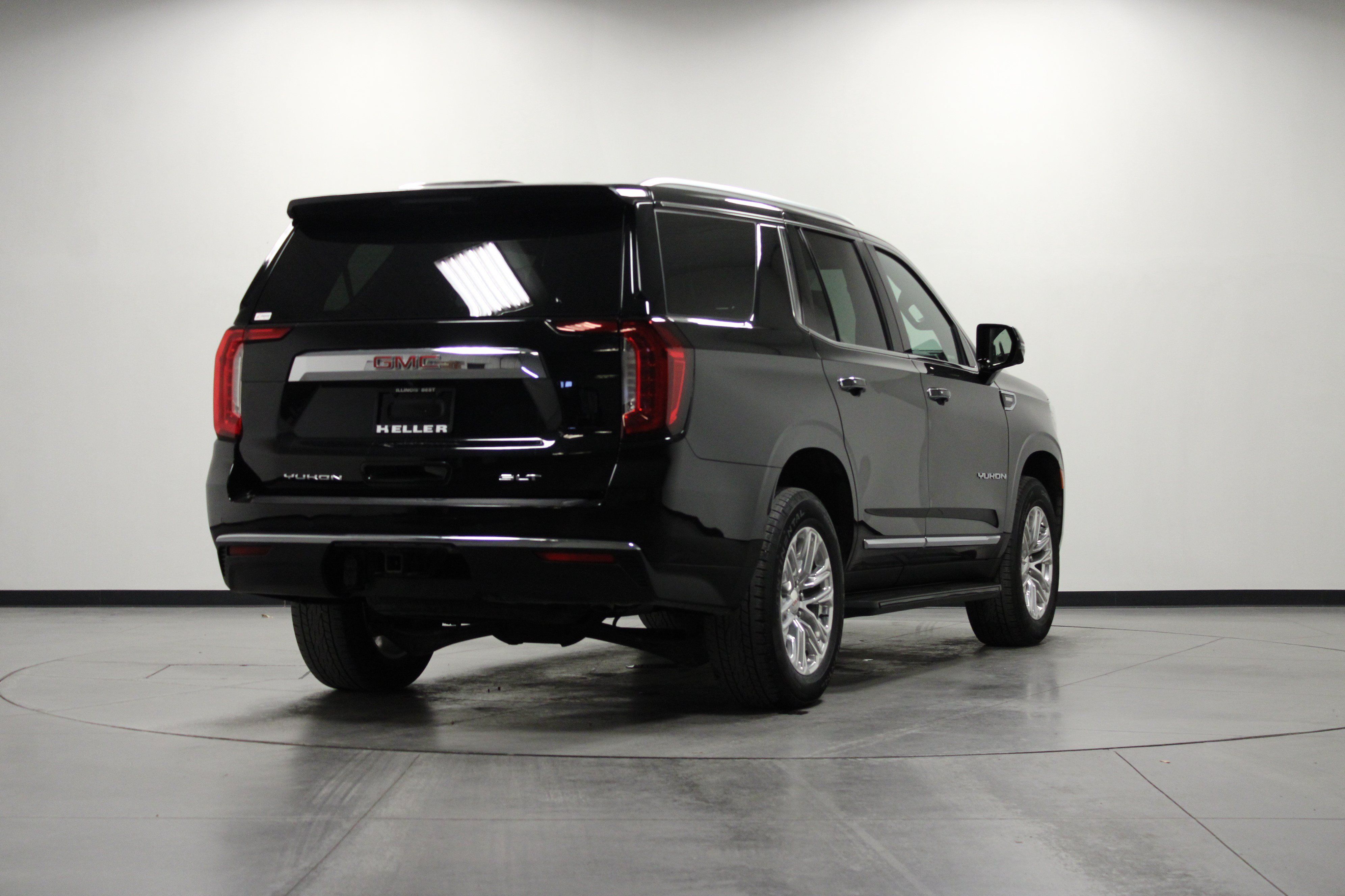 Used 2024 GMC Yukon SLT w/ SLT Luxury Package AWD/4WD image 4
