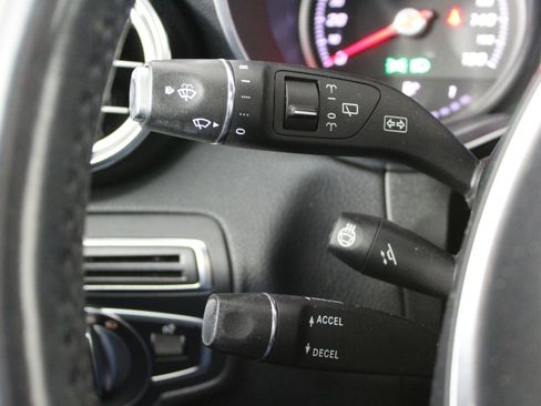 Used 2018 Mercedes-Benz GLC 300 GLC 300 image 30