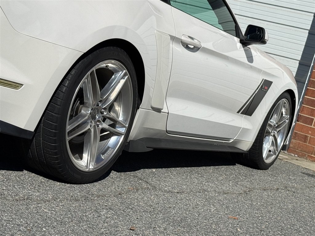 Used 2017 Ford Mustang GT Premium RWD image 39