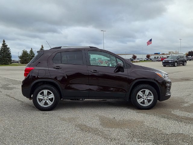 Certified 2022 Chevrolet Trax LT w/ LT Convenience Package AWD/4WD image 4