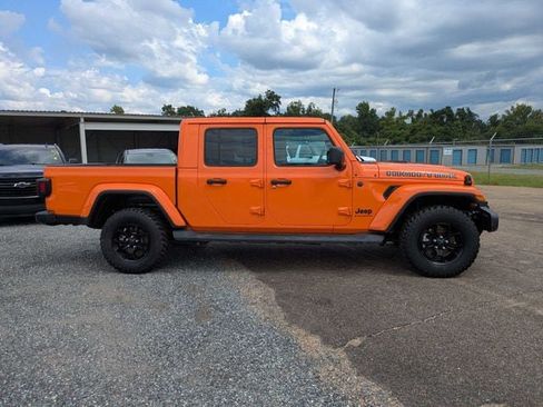 Used 2025 Jeep Gladiator Sport AWD/4WD image 3