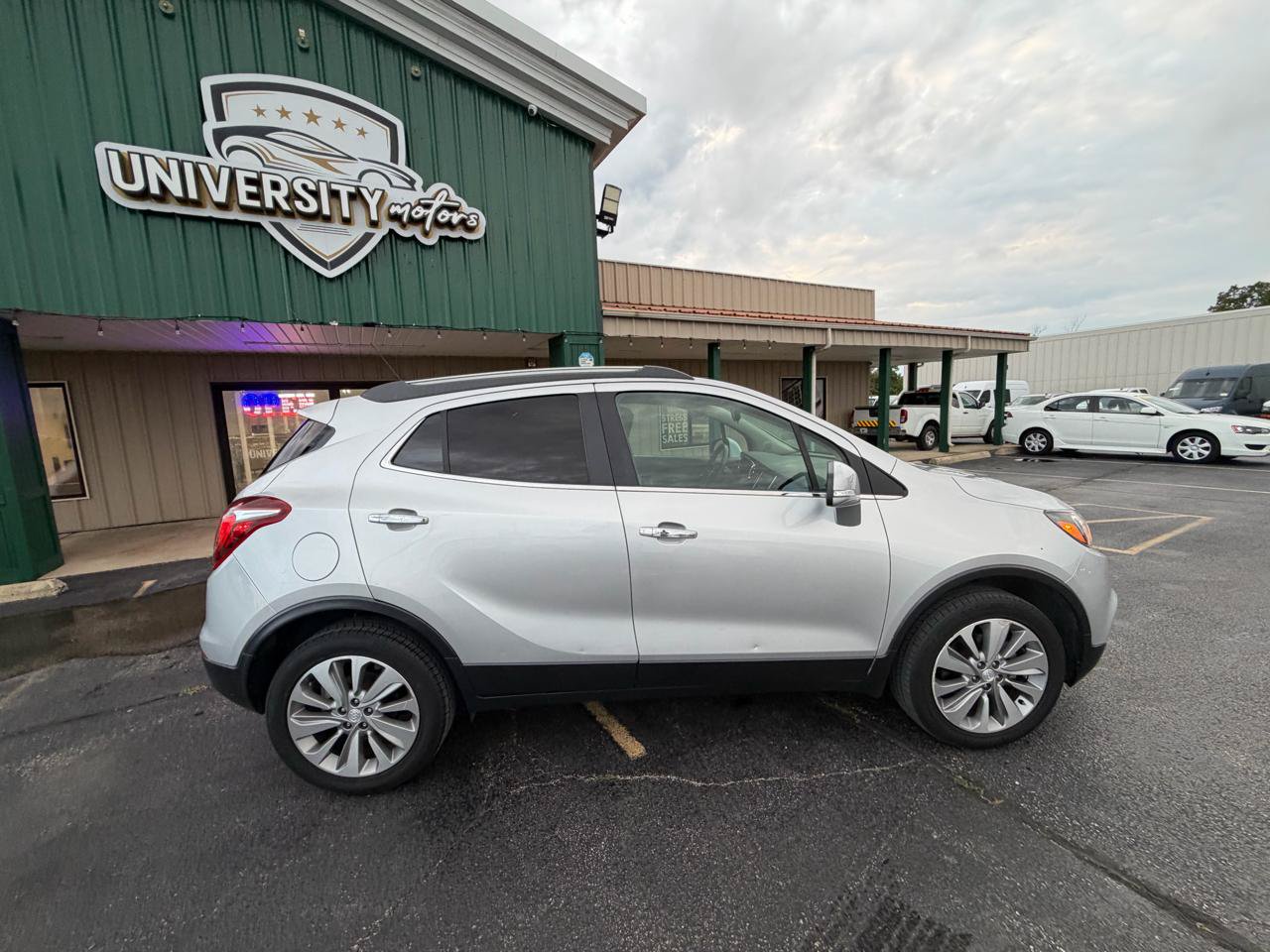 Used 2018 Buick Encore Preferred AWD/4WD image 2