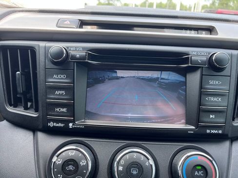Used 2018 Toyota RAV4 LE FWD image 15