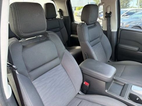 Used 2024 Nissan Frontier SV w/ Tow Package image 17