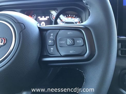 New 2025 Jeep Gladiator Sport image 30