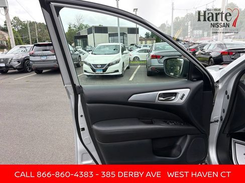Used 2020 Nissan Pathfinder SL AWD/4WD image 10