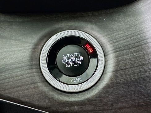 Used 2022 Jeep Grand Cherokee Overland w/ Advanced Protech Group III image 36