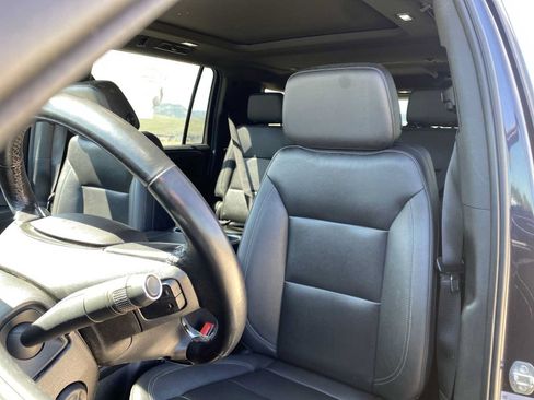 Used 2022 Chevrolet Suburban LT w/ LT Signature Package AWD/4WD image 18