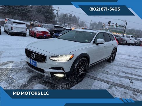 Used 2020 Volvo V90 T6 Cross Country image 1