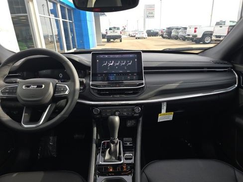 Used 2024 Jeep Compass Limited w/ High Altitude Package image 7