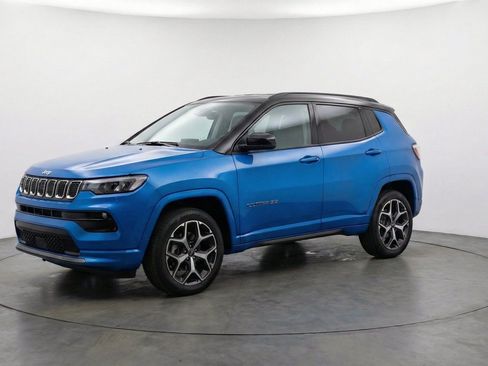 Used 2025 Jeep Compass Limited AWD/4WD image 3