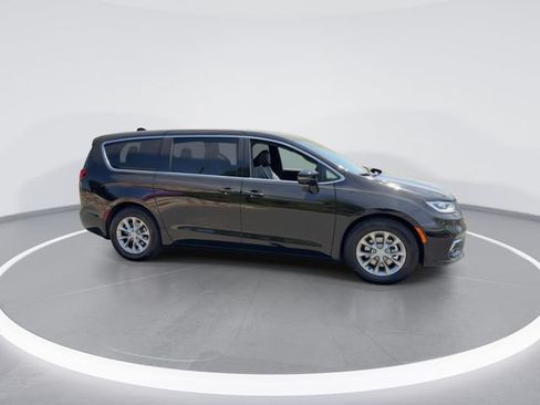 New 2026 Chrysler Pacifica Limited FWD image 9