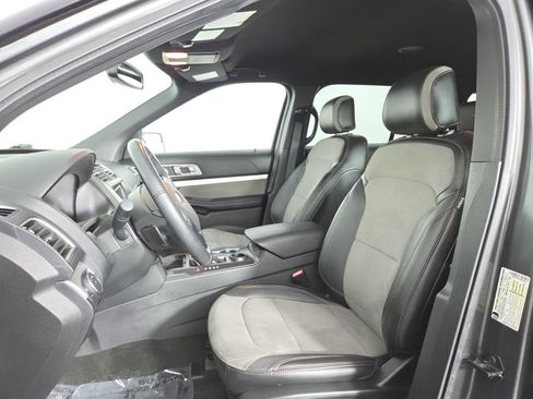 Used 2017 Ford Explorer XLT w/ Equipment Group 202A FWD image 18