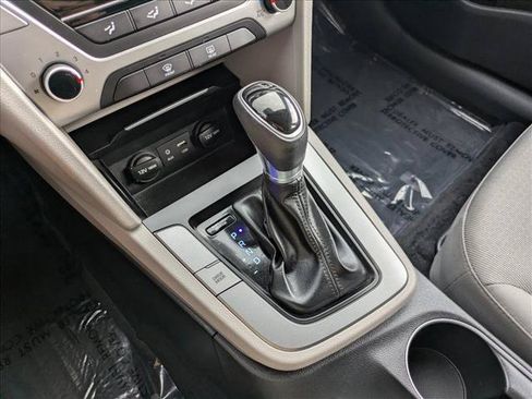 Used 2018 Hyundai Elantra SEL FWD image 13